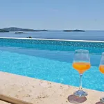 Holiday home Amazing View With Swimingpool House Panorama